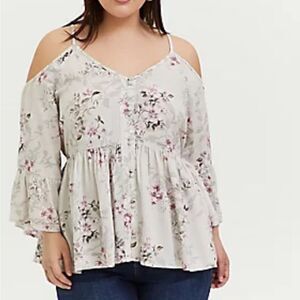 Torrid Womens Babydoll Textured Floral Cold Shoulder 3/4 Bell Sleeve Blouse